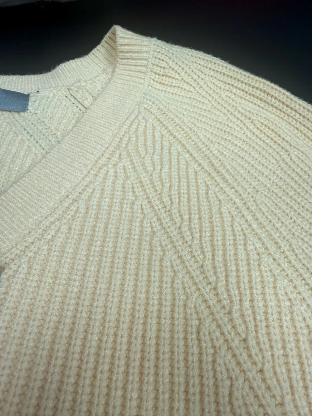 Marled V-Neck Knit Sweater🤍